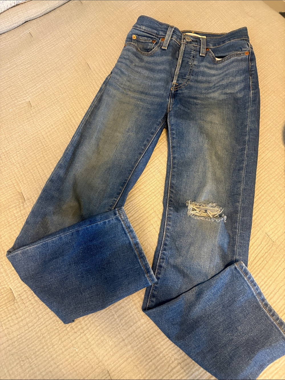 Levi's Wedgie Straight-Leg Distressed Jeans